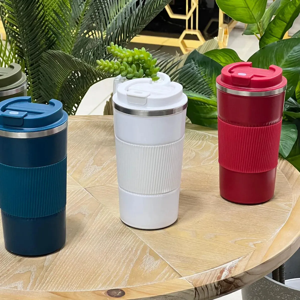 Caka Cafe vacuum-insulated coffee travel mugs